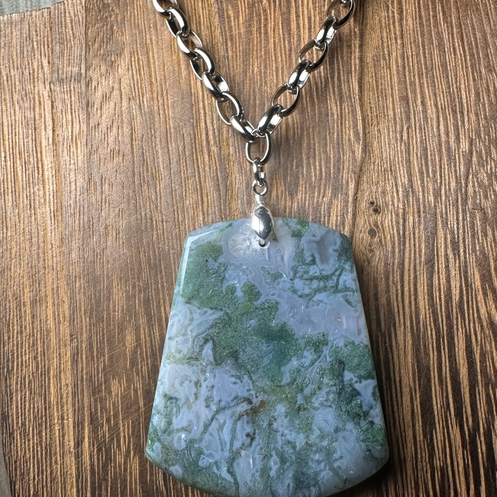 Green Moss Agate Pendant Necklace on Rolo Chain - Picture 11 of 16